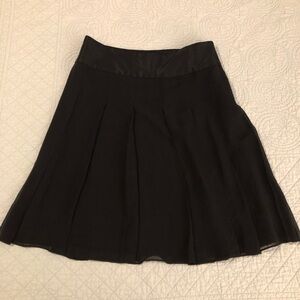 Banana Republic silk pleated skirt. Size 4.